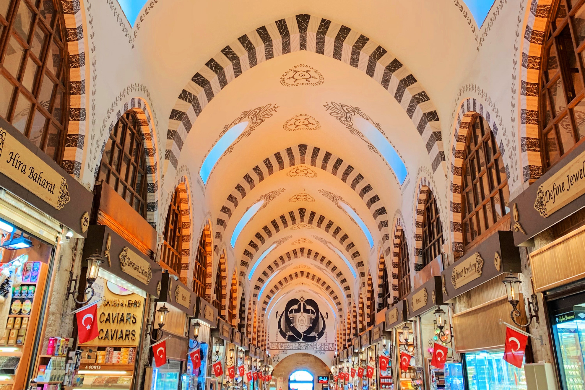 Истанбул и Пеещите фонтани - Египетския пазар (Пазара на подправките), Истанбул, Турция - Egyptian Market (The Spice Bazaar), Istanbul, Turkey